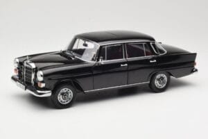 Mercedes 200 W110 Μαύρο Norev 1:18 183574 Μέταλλο