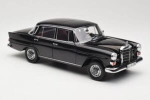 Mercedes 200 W110 Μαύρο Norev 1:18 183574 Μέταλλο - εικόνα 6 από 8
