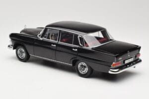 Mercedes 200 W110 Μαύρο Norev 1:18 183574 Μέταλλο - εικόνα 7 από 8