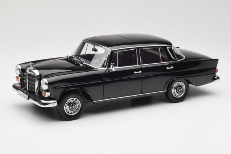 Mercedes 200 W110 Μαύρο Norev 1:18 183574 Μέταλλο