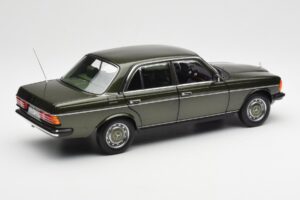 Mercedes 200 W123 Cypress Πράσινο Μεταλλικό Dealer Edition Norev 1:18 B66040654 Μέταλλο - εικόνα 3 από 8