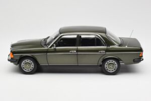 Mercedes 200 W123 Cypress Πράσινο Μεταλλικό Dealer Edition Norev 1:18 B66040654 Μέταλλο - εικόνα 4 από 8