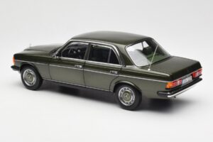 Mercedes 200 W123 Cypress Πράσινο Μεταλλικό Dealer Edition Norev 1:18 B66040654 Μέταλλο - εικόνα 7 από 8