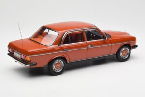 Mercedes 200 W123 English Κόκκινο Dealer Edition Norev 1:18 B66040653 Μέταλλο - εικόνα 3 από 8