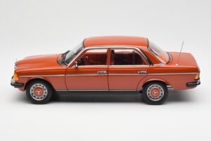 Mercedes 200 W123 English Κόκκινο Dealer Edition Norev 1:18 B66040653 Μέταλλο - εικόνα 4 από 8