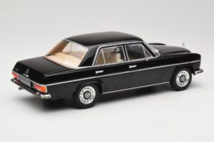 Mercedes 220D W115 Μαύρο MCG 1:18 MCG18117 Μέταλλο - εικόνα 2 από 6