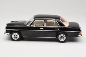 Mercedes 220D W115 Μαύρο MCG 1:18 MCG18117 Μέταλλο - εικόνα 3 από 6
