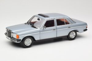 Mercedes 230E W123 Ασημί & Γαλάζιο Revell 1:18 08407 Μέταλλο