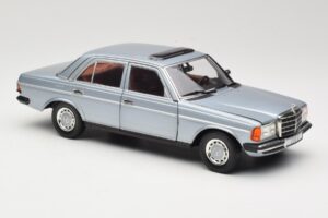 Mercedes 230E W123 Ασημί & Γαλάζιο Revell 1:18 08407 Μέταλλο - εικόνα 6 από 8