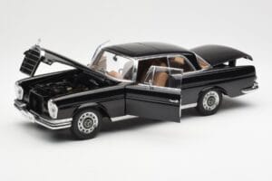 Mercedes 280 SE W111 Coupe Μαύρο AUTOart 1:18 76286 Μέταλλο - εικόνα 2 από 8