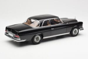 Mercedes 280 SE W111 Coupe Μαύρο AUTOart 1:18 76286 Μέταλλο - εικόνα 3 από 8