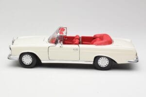Mercedes 280SE W108 Ivory Λευκό Maisto 1:18 50223 Μέταλλο - εικόνα 4 από 8