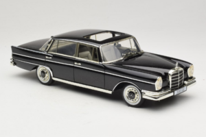 Mercedes 300 SE W112 Black Metallic Revell 1:18 08910 Μέταλλο - εικόνα 6 από 8