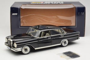 Mercedes 300 SE W112 Black Metallic Revell 1:18 08910 Μέταλλο - εικόνα 8 από 8