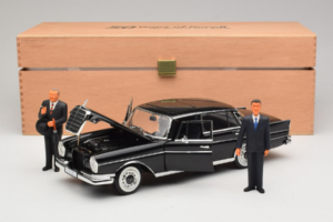 Mercedes 300 SE Μαύρο με Φιγούρες Revell 1:18 09050 Μέταλλο - εικόνα 9 από 9
