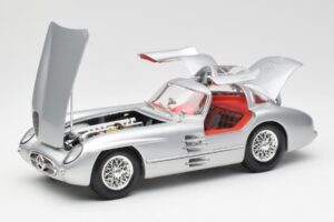 Mercedes 300 SLR Uhlenhaut Coupe Ασημί Maisto 1:18 536898 Μέταλλο - εικόνα 2 από 8