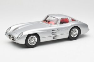 Mercedes 300 SLR Uhlenhaut Coupe Ασημί Maisto 1:18 536898 Μέταλλο