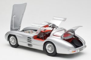 Mercedes 300 SLR Uhlenhaut Coupe Ασημί Maisto 1:18 536898 Μέταλλο - εικόνα 5 από 8