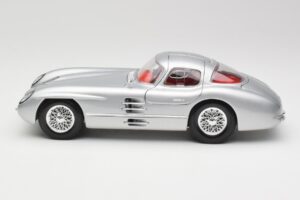 Mercedes 300 SLR Uhlenhaut Coupe Ασημί Maisto 1:18 36898 Μέταλλο - εικόνα 4 από 8