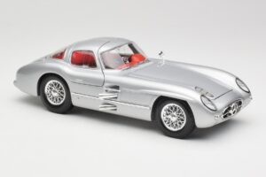 Mercedes 300 SLR Uhlenhaut Coupe Ασημί Maisto 1:18 36898 Μέταλλο - εικόνα 6 από 8