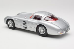 Mercedes 300 SLR Uhlenhaut Coupe Ασημί Maisto 1:18 36898 Μέταλλο - εικόνα 7 από 8