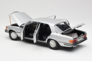 Mercedes 450 SEL 6.9 W116 Ασημί Revell 1:18 8955 Μέταλλο - εικόνα 5 από 8