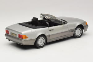 Mercedes SL 500 R129 Ασημί Revell 1:18 8801-P1 Μέταλλο - εικόνα 3 από 8