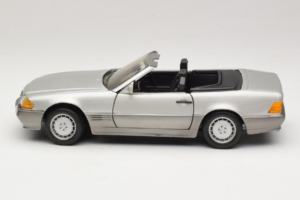 Mercedes SL 500 R129 Ασημί Revell 1:18 8801-P1 Μέταλλο - εικόνα 4 από 8