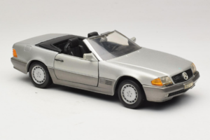 Mercedes SL 500 R129 Ασημί Revell 1:18 8801-P1 Μέταλλο - εικόνα 6 από 8