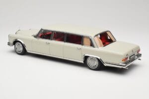 Mercedes 600 Pullman W100 Ανοιχτό Γκρι NZG 1:18 B66040708 Μέταλλο - εικόνα 7 από 8
