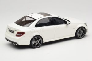Mercedes C63 AMG W204 Diamond White GT Spirit 1:18 GT928 Ρητίνη - εικόνα 2 από 6