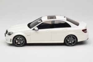 Mercedes C63 AMG W204 Diamond White GT Spirit 1:18 GT928 Ρητίνη - εικόνα 3 από 6