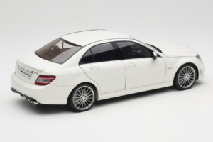 Mercedes AMG C63 W204 Λευκό AUTOart 1:18 72674-R1 Μέταλλο - εικόνα 3 από 8