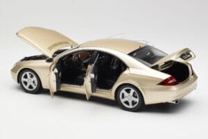Mercedes CLS C219 Ανοιχτό Μπεζ Χρυσό Kyosho 1:18 08401LBE Μέταλλο - εικόνα 5 από 8