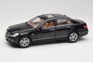 Mercedes E-Class W211 Μαύρο Maisto 1:18 31172 Μέταλλο