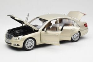 Mercedes E-Class W212 Elegance Pearl Μπεζ Μεταλλικό Minichamps 1:18 B66960215 Μέταλλο - εικόνα 2 από 8