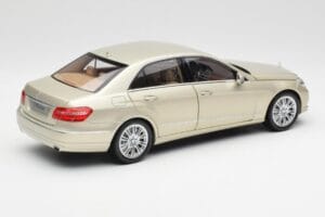 Mercedes E-Class W212 Elegance Pearl Μπεζ Μεταλλικό Minichamps 1:18 B66960215 Μέταλλο - εικόνα 3 από 8