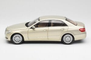 Mercedes E-Class W212 Elegance Pearl Μπεζ Μεταλλικό Minichamps 1:18 B66960215 Μέταλλο - εικόνα 4 από 8