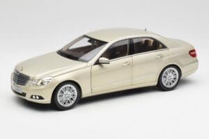 Mercedes E-Class W212 Elegance Pearl Μπεζ Μεταλλικό Minichamps 1:18 B66960215 Μέταλλο