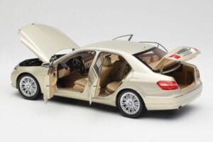Mercedes E-Class W212 Elegance Pearl Μπεζ Μεταλλικό Minichamps 1:18 B66960215 Μέταλλο - εικόνα 5 από 8