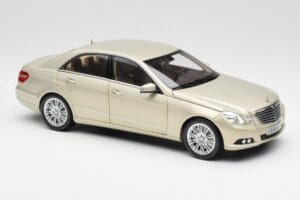 Mercedes E-Class W212 Elegance Pearl Μπεζ Μεταλλικό Minichamps 1:18 B66960215 Μέταλλο - εικόνα 6 από 8
