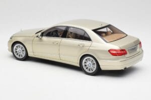 Mercedes E-Class W212 Elegance Pearl Μπεζ Μεταλλικό Minichamps 1:18 B66960215 Μέταλλο - εικόνα 7 από 8