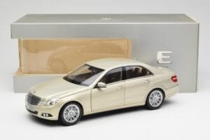 Mercedes E-Class W212 Elegance Pearl Μπεζ Μεταλλικό Minichamps 1:18 B66960215 Μέταλλο - εικόνα 8 από 8