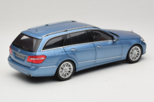 Mercedes E-Class W212 Estate Indigolith Metallic Blue Minichamps 1:18 B66962449 Μέταλλο - εικόνα 3 από 8