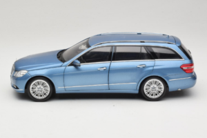 Mercedes E-Class W212 Estate Indigolith Metallic Blue Minichamps 1:18 B66962449 Μέταλλο - εικόνα 4 από 8