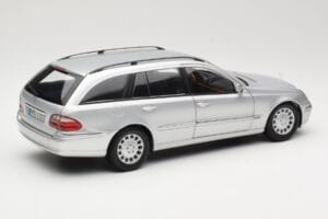 Mercedes E320 T-Modell S210 Elegance Ασημί Kyosho 1:18 B66962166 Μέταλλο - εικόνα 3 από 8