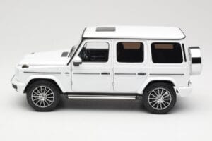Mercedes G-Class G 500 W463A Diamond White Metallic Minichamps 1:18 113037111 Μέταλλο - εικόνα 4 από 8