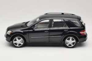 Mercedes ML W164 Obsidian Black Έκδοση Αντιπροσώπου Minichamps 1:18 B66962321 Μέταλλο - εικόνα 4 από 8