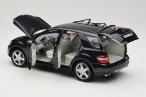 Mercedes ML W164 Obsidian Black Έκδοση Αντιπροσώπου Minichamps 1:18 B66962321 Μέταλλο - εικόνα 5 από 8