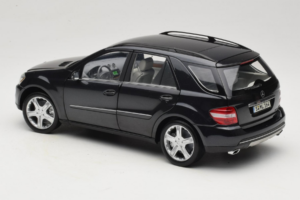 Mercedes ML W164 Obsidian Black Έκδοση Αντιπροσώπου Minichamps 1:18 B66962321 Μέταλλο - εικόνα 7 από 8